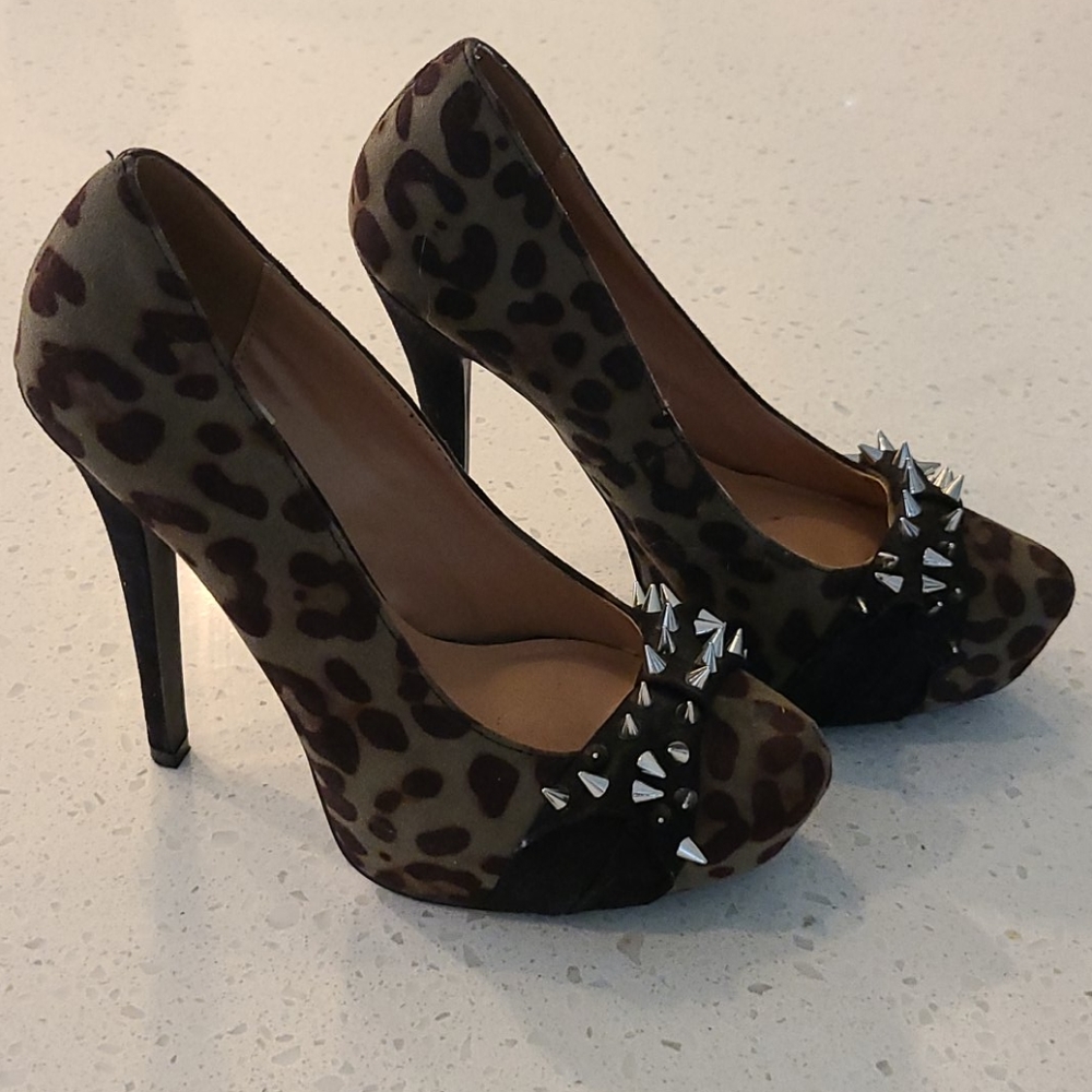Shoes - Picture 2 of 4